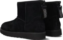 UGG Classic Mini Logo Zip Dames Laarzen - Black - Maat 36 -Gabor Verkoop 2024 1200x756 1
