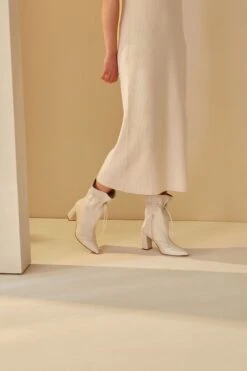 Lina Locchi Enkellaarsjes Dames / Laarzen / Damesschoenen - Leer - L1140 Led - Gebroken Wit - Maat 39 -Gabor Verkoop 2024 800x1200 14